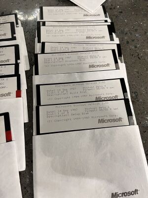 Win202-Beta3-floppies.jpg